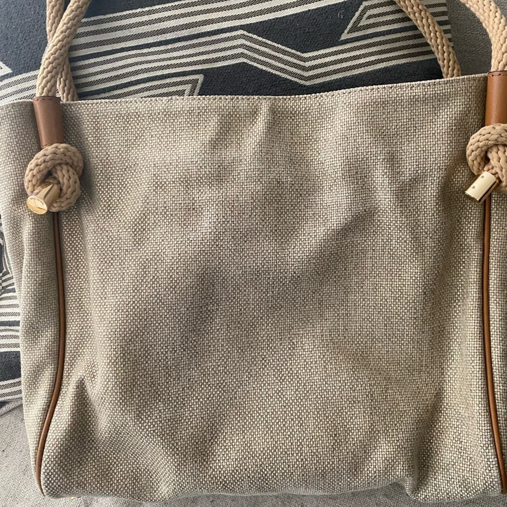 Beautiful tan Michael Kors shoulder bag gently used